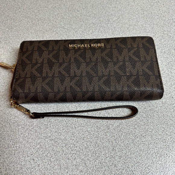 Pre Owned Michael Kors Large Logo Wallet - Picture 1 of 4